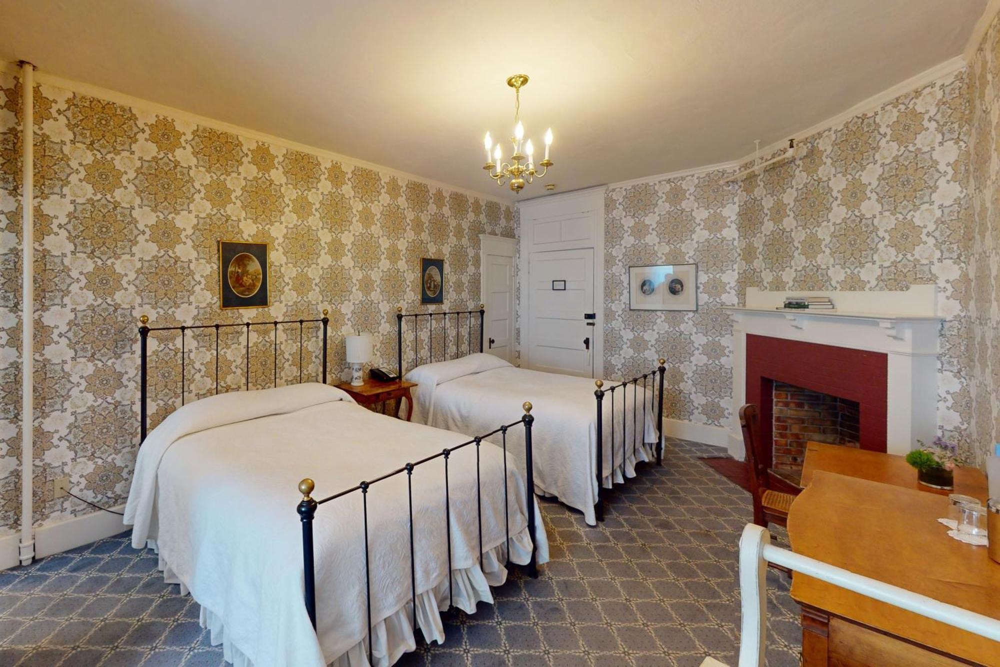 Double Double Room,1693278518:JPEG